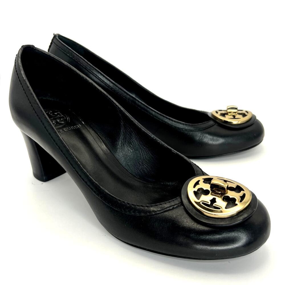 Tory Burch Black Leather Pumps Gold Logo Medallion Twist Lock 8 Round Toe